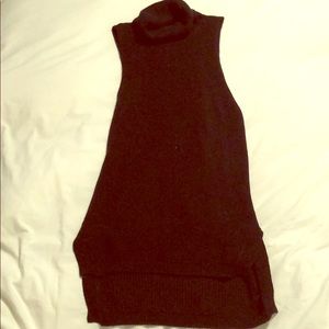 Sleeveless turtleneck